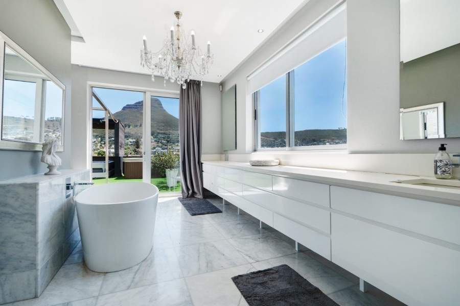 3 Bedroom Property for Sale in Oranjezicht Western Cape